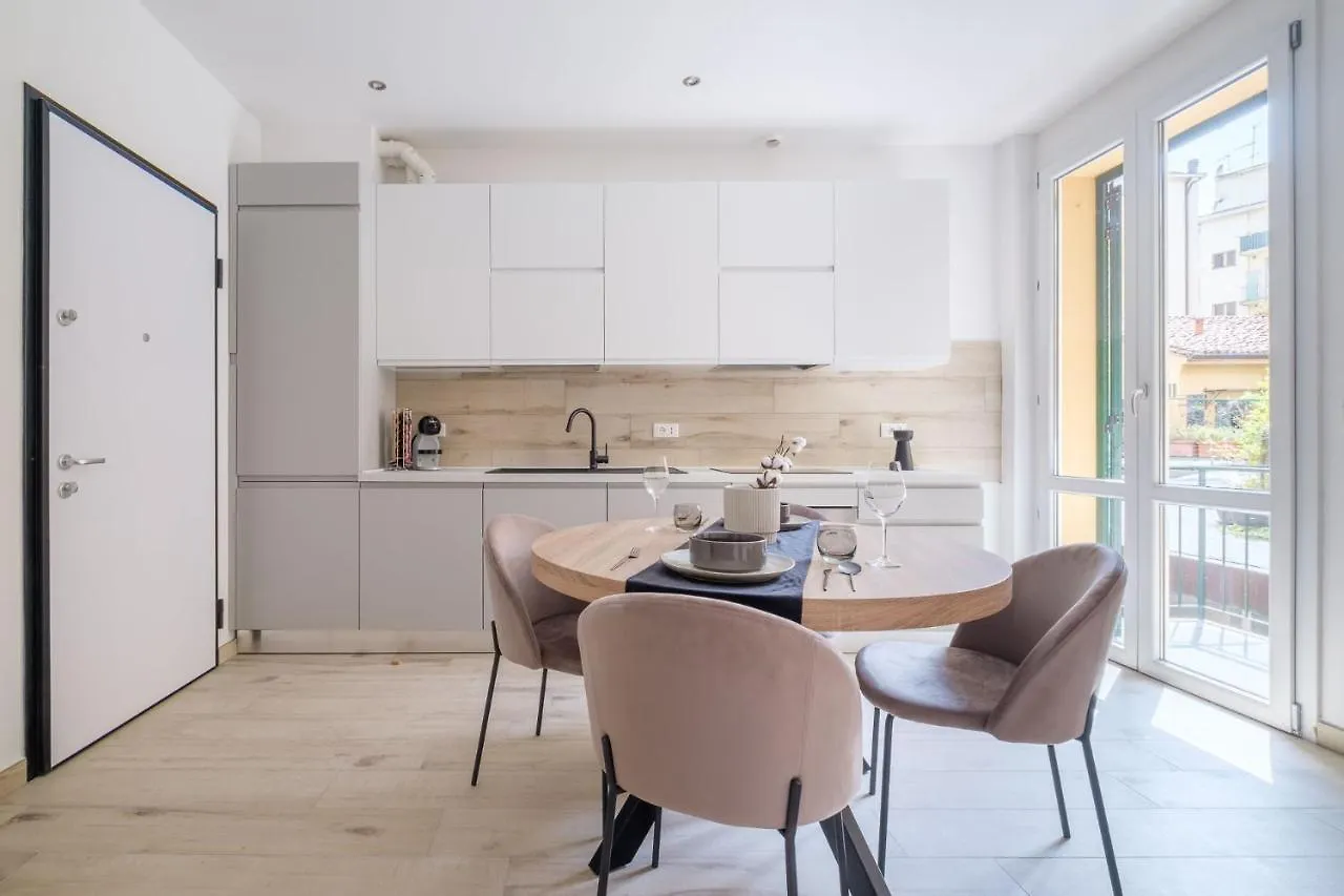 Alloggio Con Terrazzo - Belfiore Apartment Bologna Italy